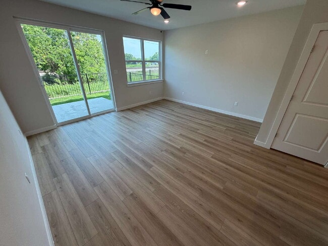 Building Photo - Fabulous 2 story 3 bedroom Tarleton Crossing townhome!