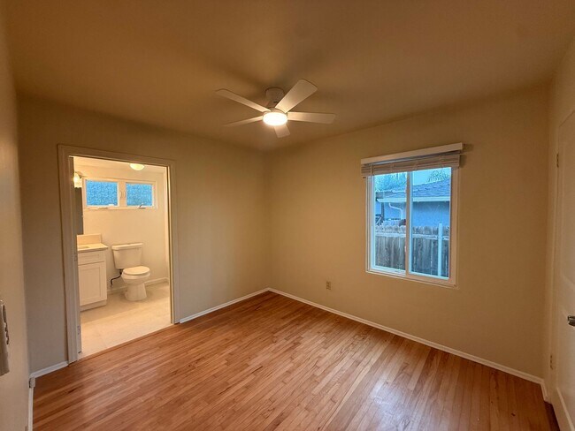 Building Photo - Charming 2BR/1BA home available in La Mesa with Large backyard!