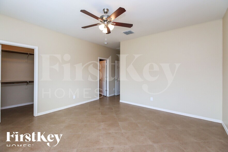 Building Photo - 625 W Mangrove Rd