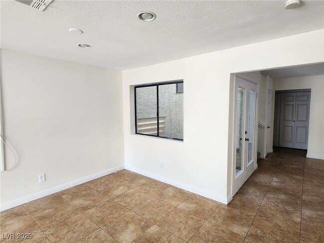 Building Photo - 8129 Spur Ct