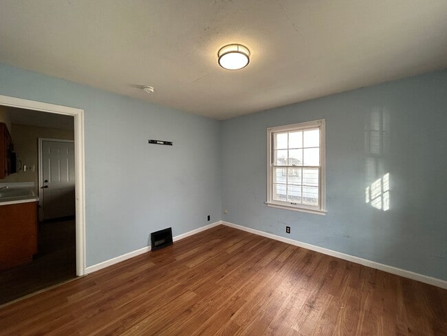 Building Photo - ** Move in Special ** Spacious 3-Bedroom, 2-Bathroom Home – Accepting Section 8 – $1,175/Month