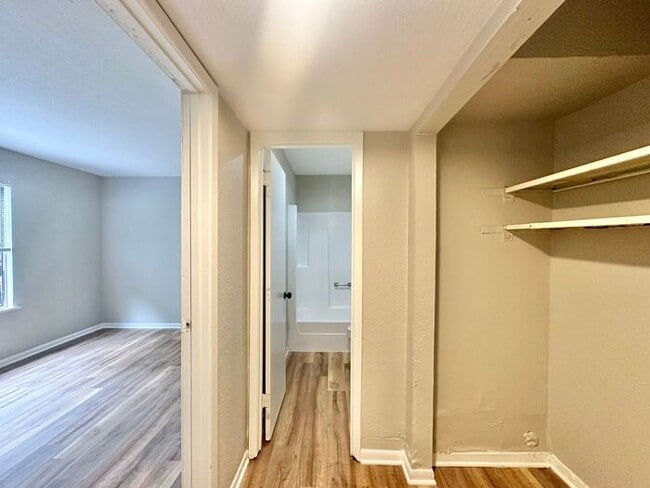Building Photo - Available Now: Affordable Downtown Living!