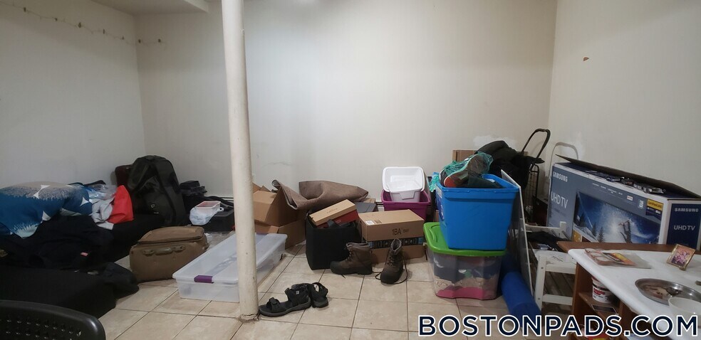 Building Photo - 192 Kelton St