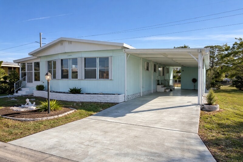 Building Photo - 204 52nd Ave Terrace E