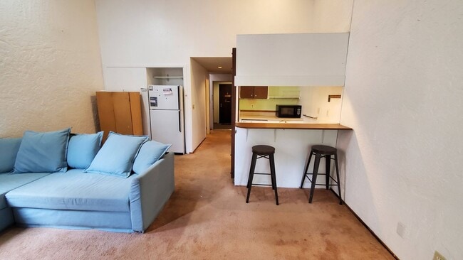 Building Photo - NEW PHOTOS COMING SOON!1 BDRM Kings Run Co...