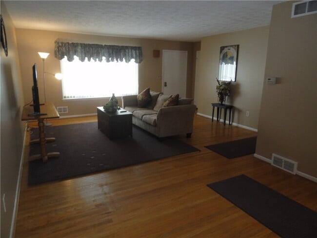 Building Photo - 64 Greenway Blvd