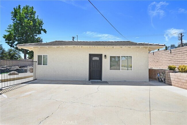 Building Photo - 1913 N Vallejo Way