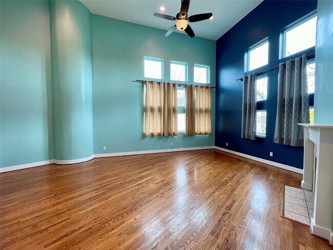 Building Photo - 5901 Fairdale Ln