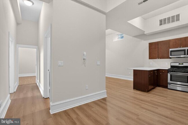 Building Photo - 2136 E Dauphin St