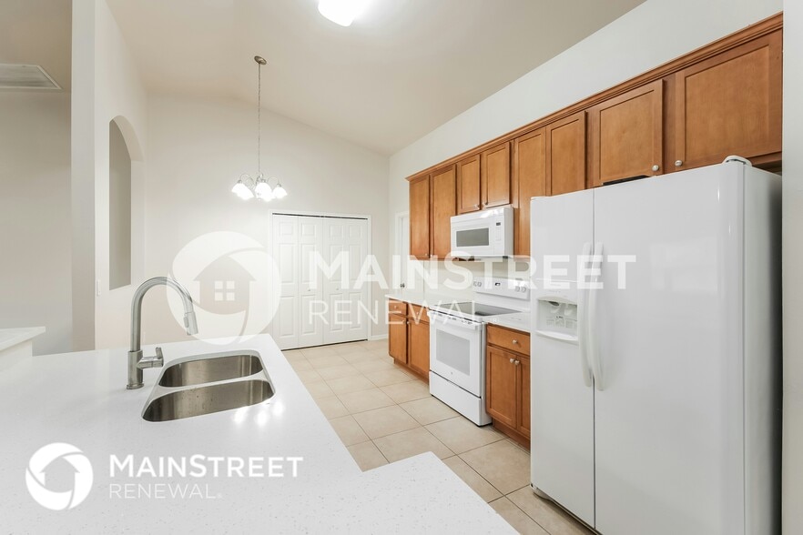 Building Photo - 329 Lubdel Ave S