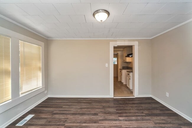 Building Photo - Charming Renovated 2BR Home – Full of Char...