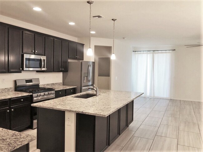 Building Photo - Coming Soon! Stunning 3 bed, 2 bath locate...