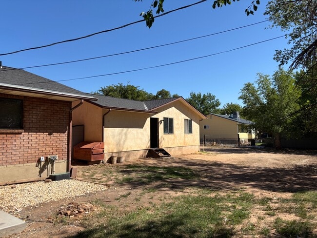 Building Photo - 34 E 350 N