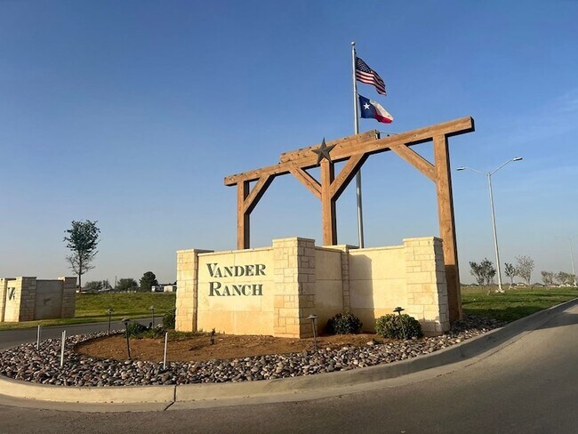 Building Photo - 2512 S County Rd