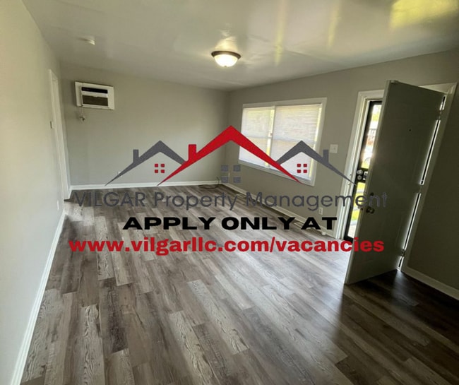 Building Photo - 4 Bed / 2 Bath home in Gary, IN!