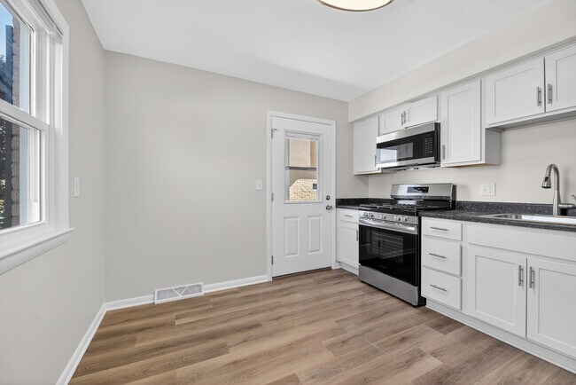 Building Photo - 11817 W North Ave