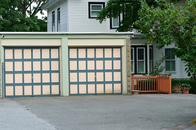 Building Photo - 127 Upham St