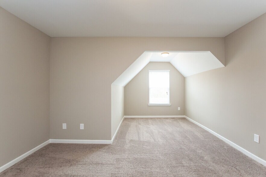Building Photo - 542 Fieldcrest Dr