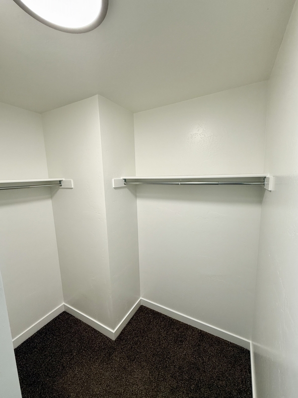 Building Photo - 676 E 550 S