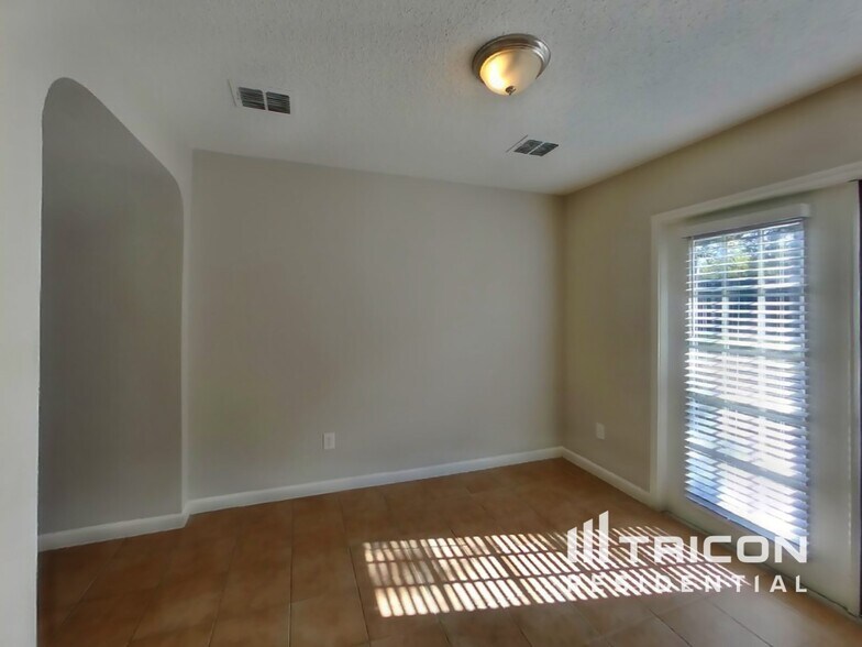 Building Photo - 716 King St