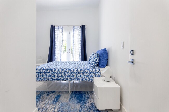 Building Photo - 9007 NE 10th Ave