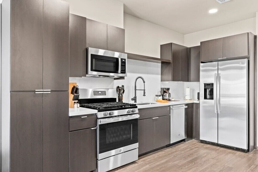 Building Photo - 7200 N 91st Ave