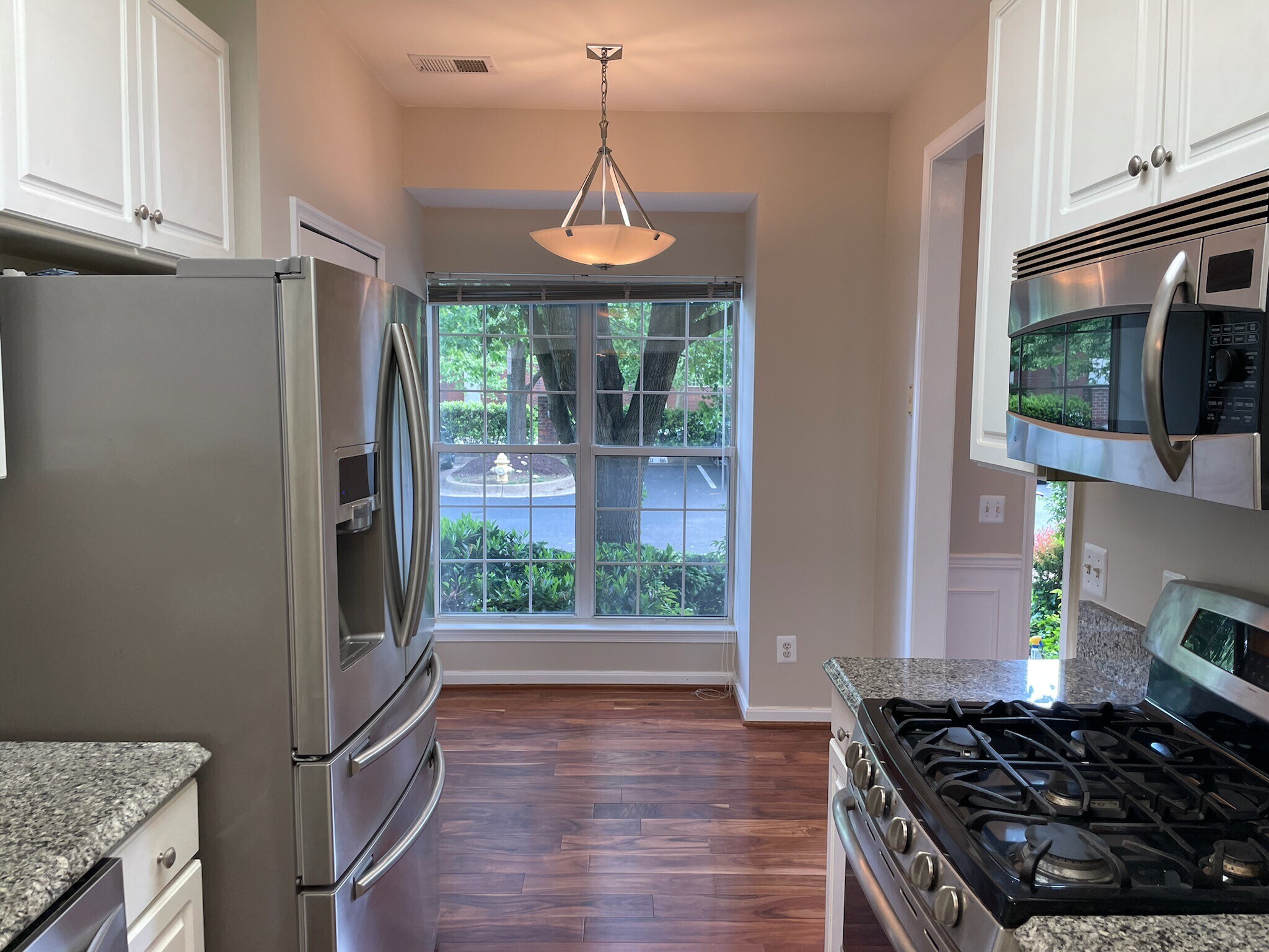 Kitchen - 1813 Kenwood Ave