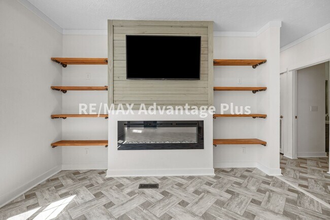 Building Photo - 1407 Paradise Rd