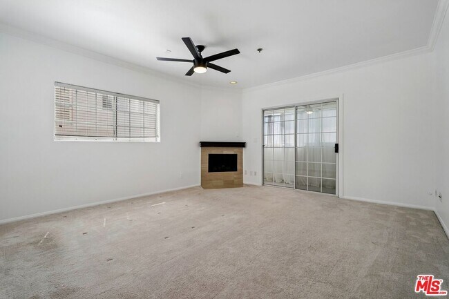 Building Photo - 2205 S Bentley Ave