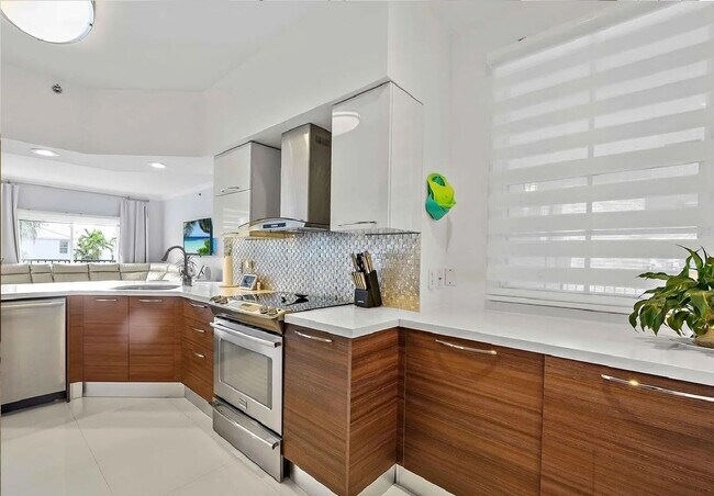 Building Photo - Gorgeous 2 bedroom 2 bath In Aventura on the Intercoastal