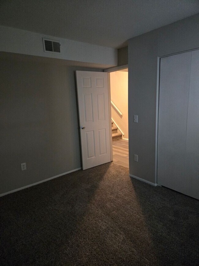 Building Photo - 2515 Camellia Dr