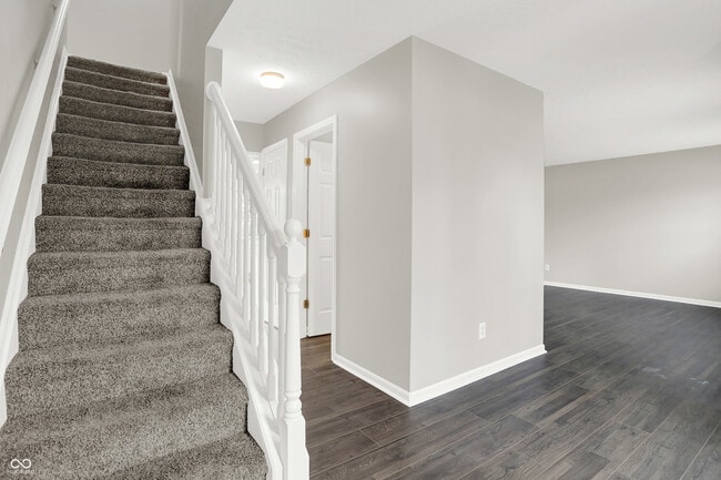 Building Photo - 5761 Cantigny Way S