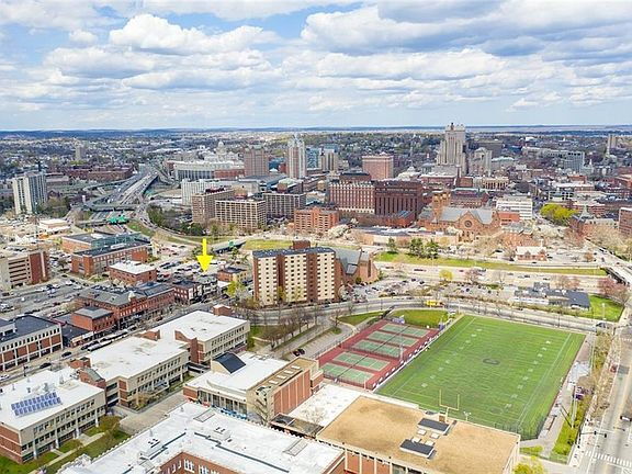 Building Photo - "Spacious 3-Bed Oasis with Granite Eleganc...