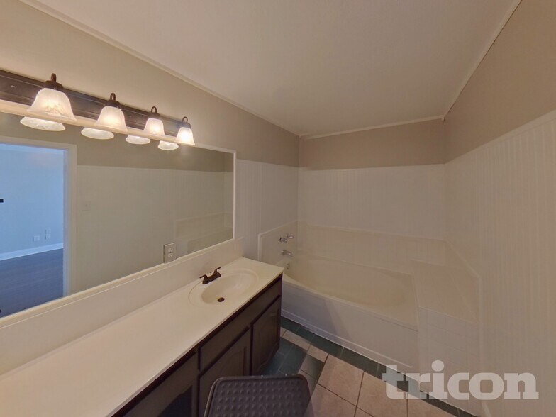 Building Photo - 709 Flagstone Way