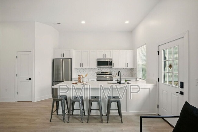 Building Photo - 92 E Innis Ave