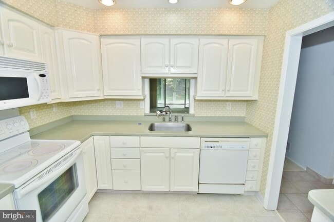 Building Photo - 21 Twin Brooks Dr