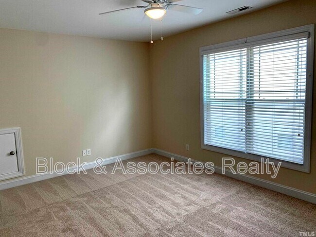 Building Photo - 706 Weavers Ridge Dr