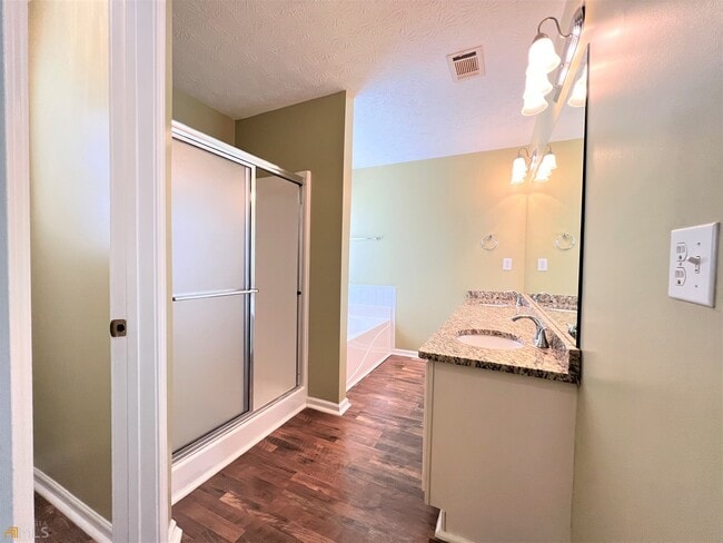 Building Photo - 7235 Coral Lake Dr