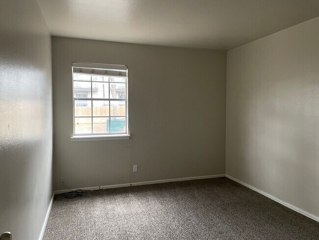 Building Photo - Upstairs unit at Willow Creek available now!