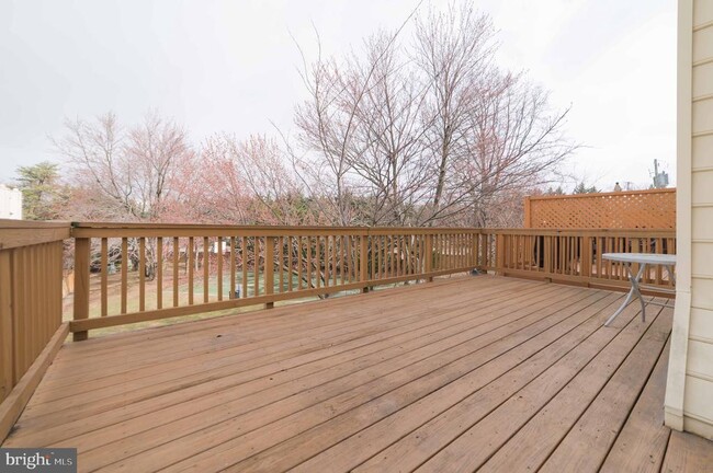 Building Photo - 8016 Merry Oaks Ln