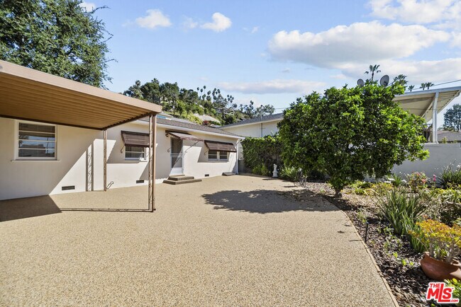 Building Photo - 100 E Kenneth Rd