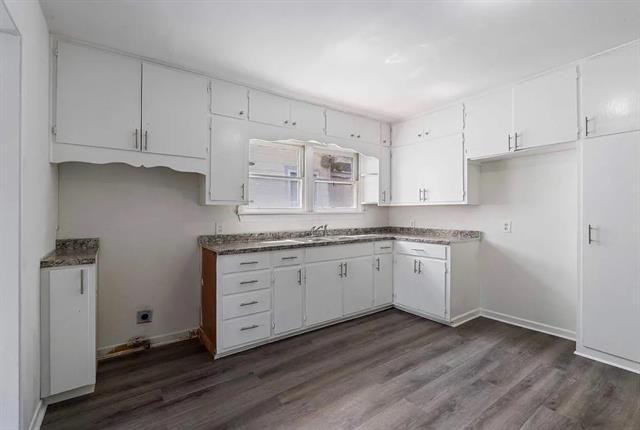 Building Photo - 1529 E King St