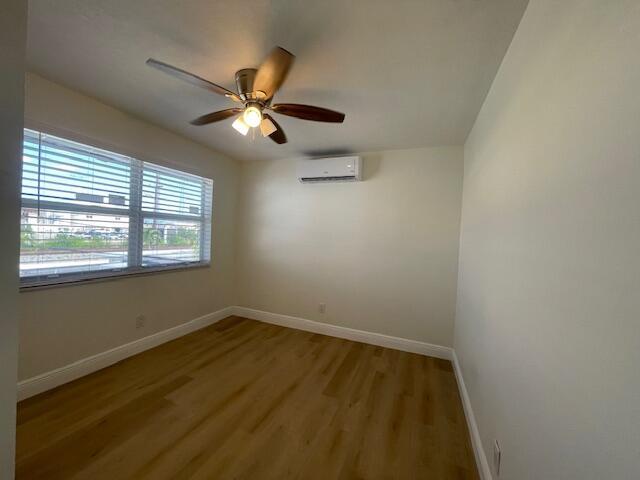 Building Photo - 302 N Tamarind Ave