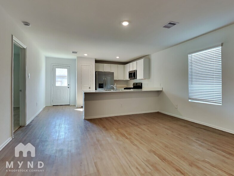 Building Photo - 2842 Via Augusta Dr