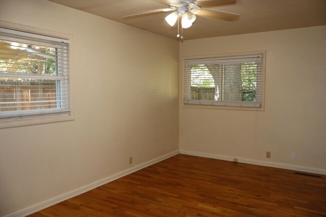 Building Photo - Character, Comfort, and Convenience on Wes...