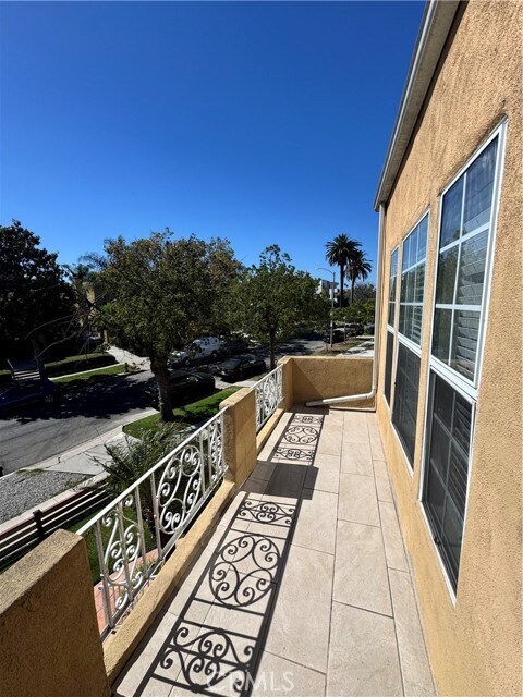 Building Photo - 1046 S Citrus Ave