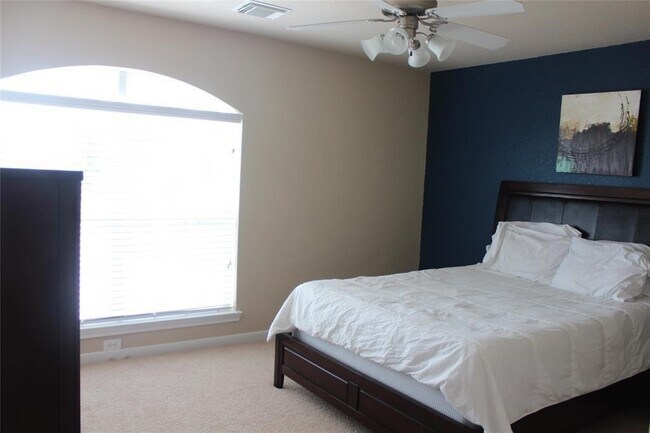 Building Photo - 111 S Rocky Point Cir