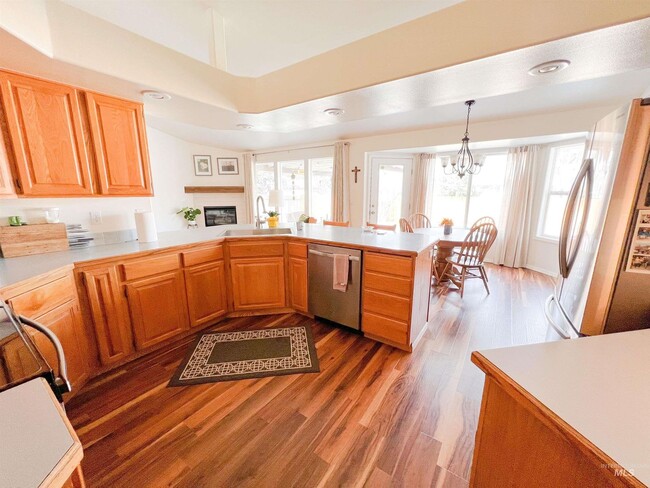 Building Photo - Fantastic 4 Bedroom Home with 3 Car Garage...