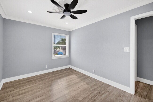 Building Photo - 5424 SW 44th Terrace
