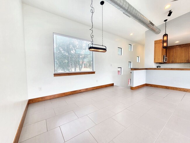 Building Photo - 325 Southwind Rd